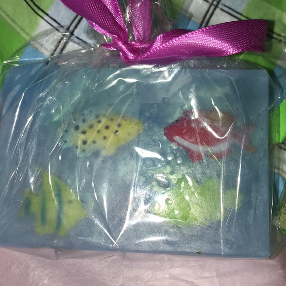 Soap with toys inside - Picture 2 of 3